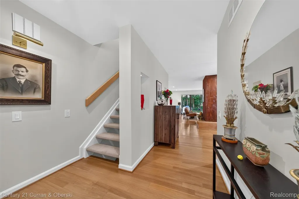 1148 Hillpointe Circle Bloomfield Charter Township MI 48304