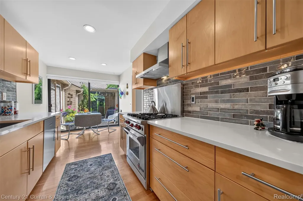 1148 Hillpointe Circle Bloomfield Charter Township MI 48304