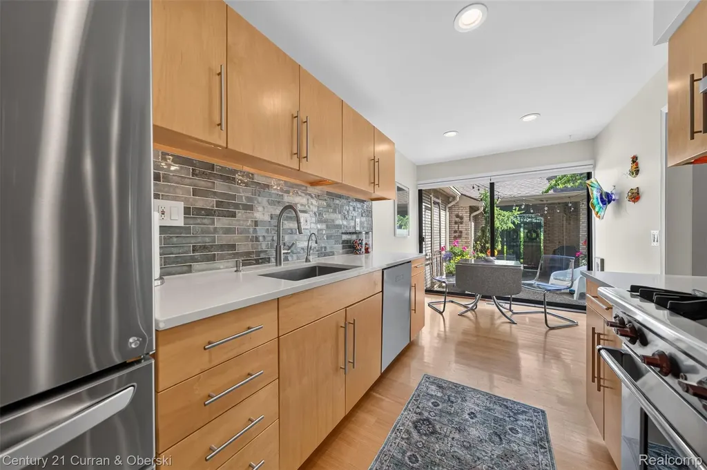 1148 Hillpointe Circle Bloomfield Charter Township MI 48304
