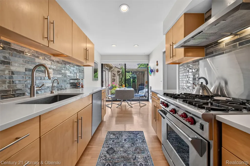 1148 Hillpointe Circle Bloomfield Charter Township MI 48304