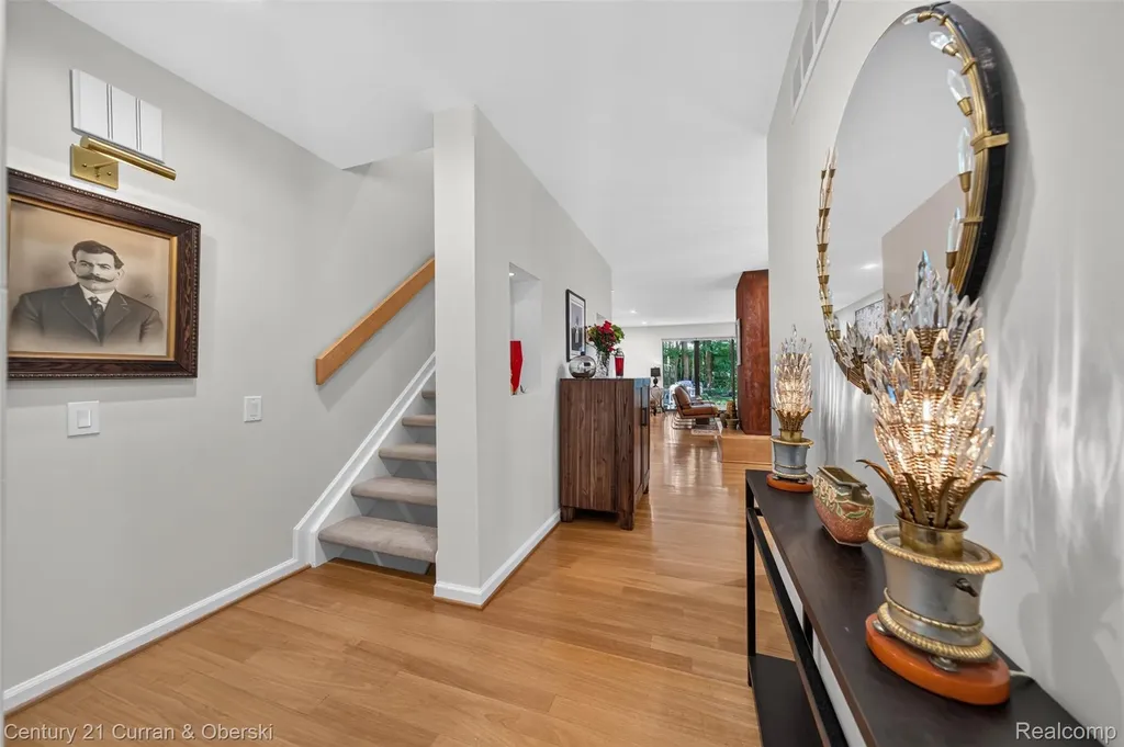 1148 Hillpointe Circle Bloomfield Charter Township MI 48304