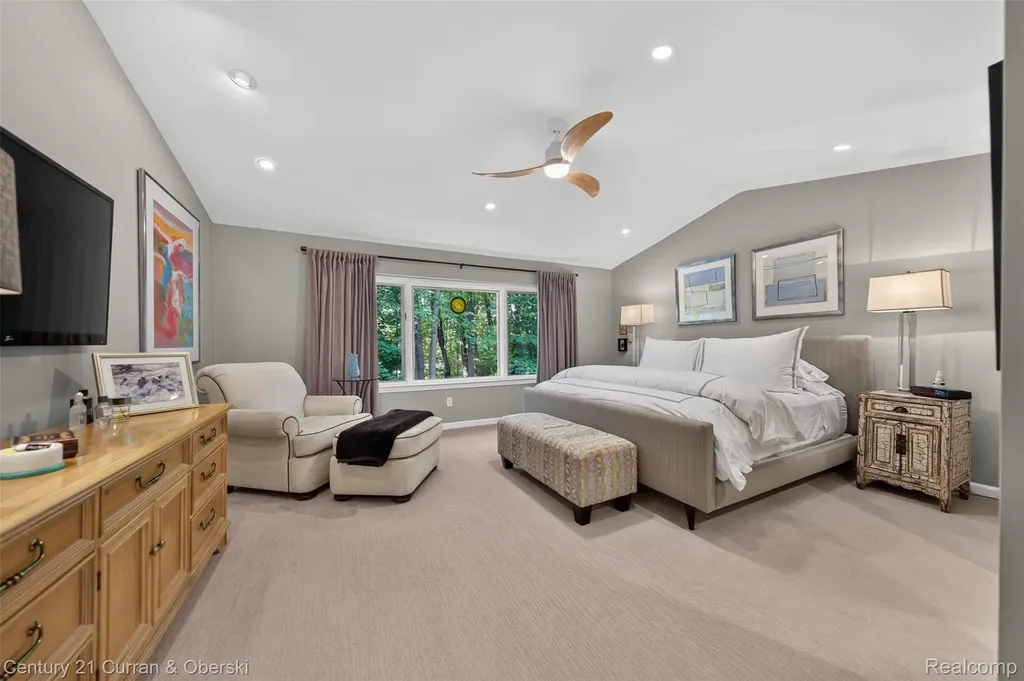 1148 Hillpointe Circle Bloomfield Charter Township MI 48304