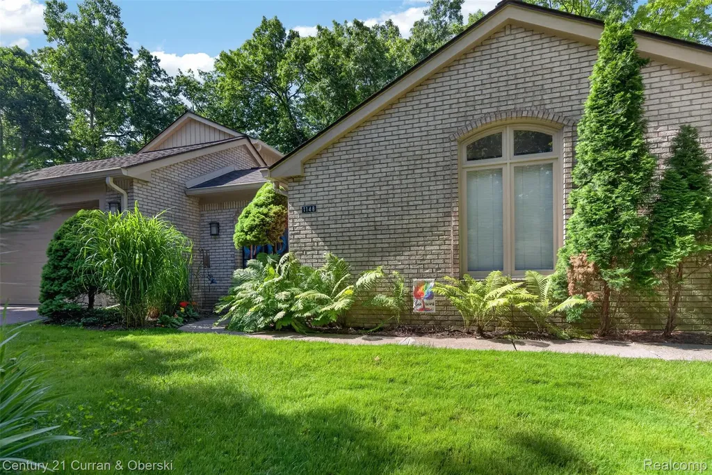1148 Hillpointe Circle Bloomfield Charter Township MI 48304