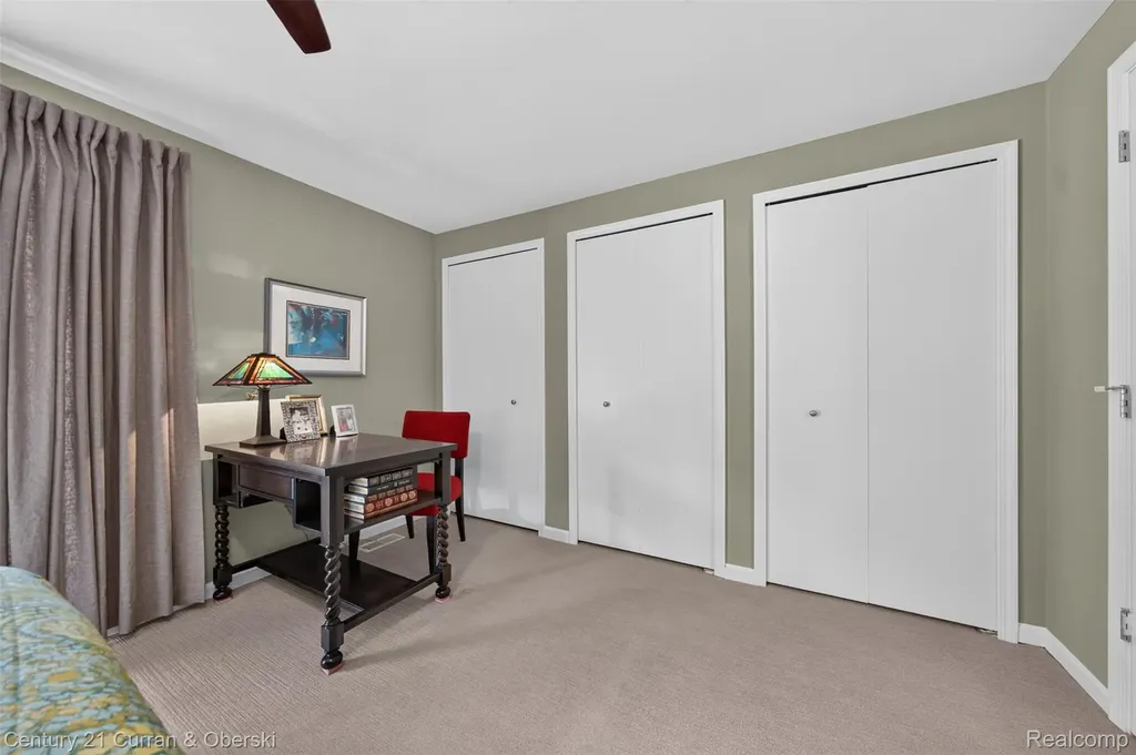 1148 Hillpointe Circle Bloomfield Charter Township MI 48304
