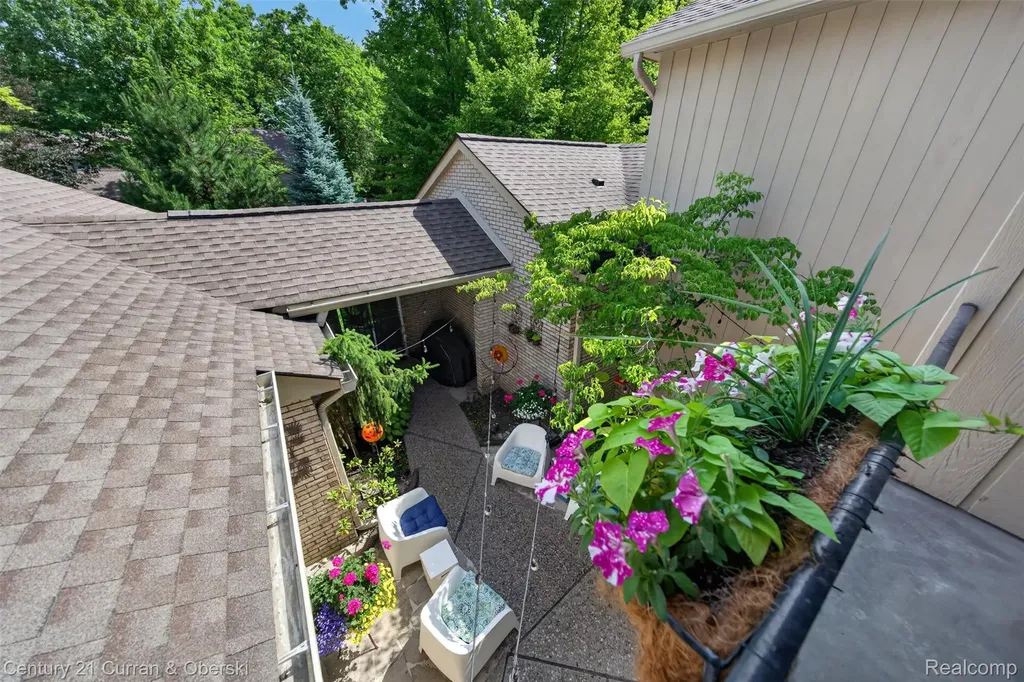 1148 Hillpointe Circle Bloomfield Charter Township MI 48304