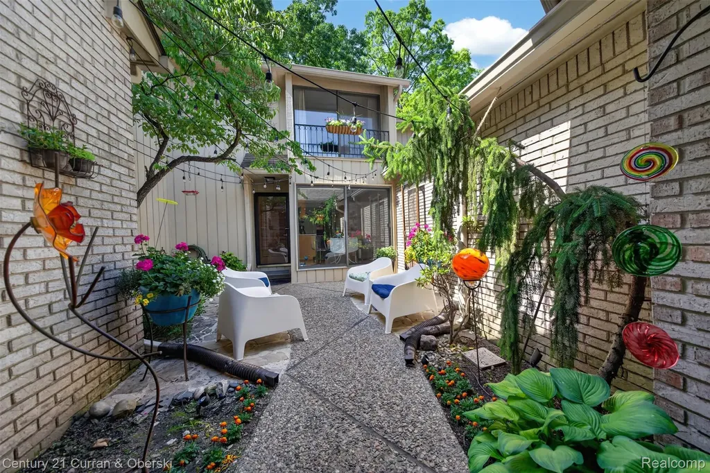 1148 Hillpointe Circle Bloomfield Charter Township MI 48304