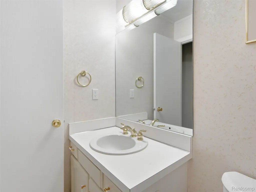 2281 Forest Glen West Bloomfield Charter Township MI 48324