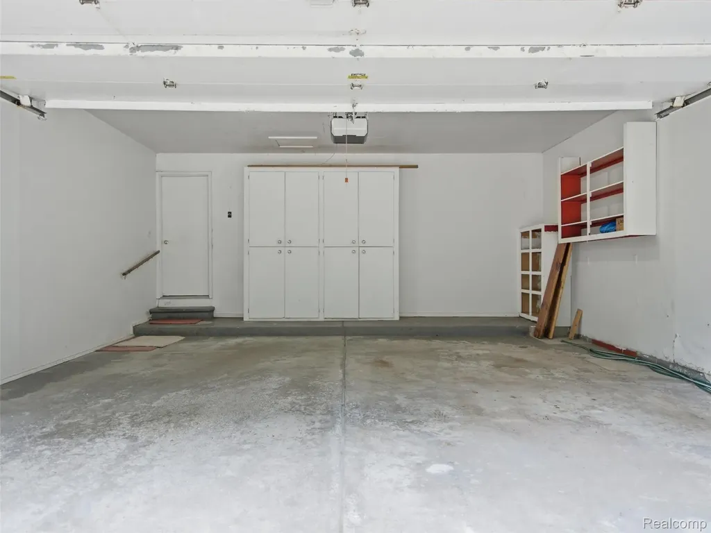 2281 Forest Glen West Bloomfield Charter Township MI 48324