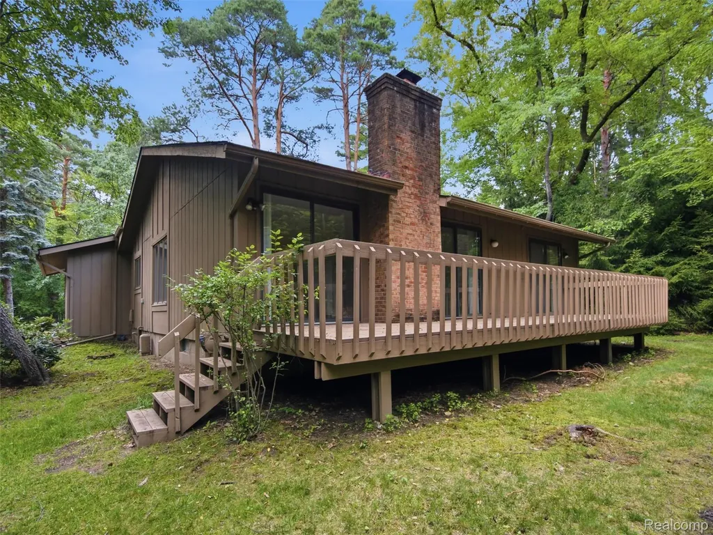 2281 Forest Glen West Bloomfield Charter Township MI 48324