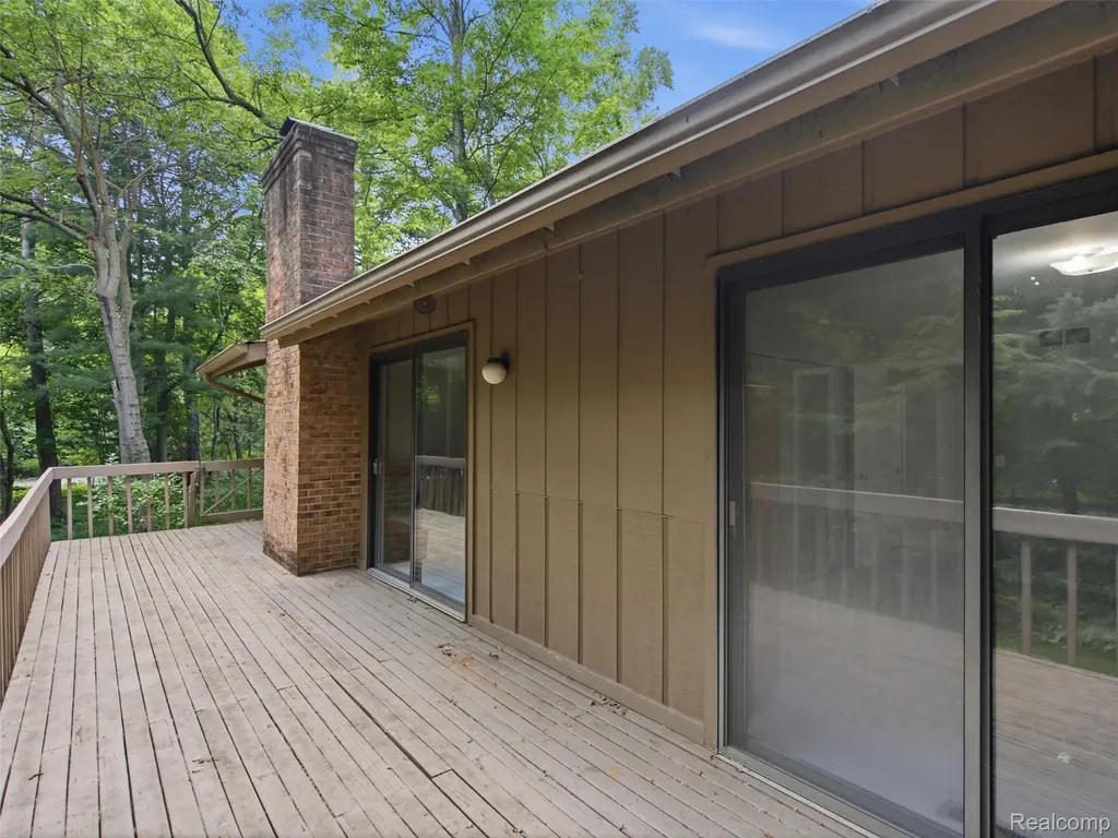 2281 Forest Glen West Bloomfield Charter Township MI 48324
