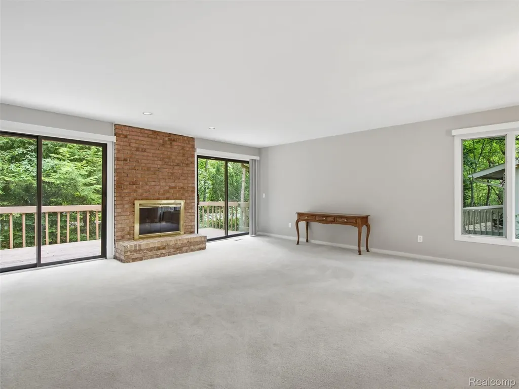 2281 Forest Glen West Bloomfield Charter Township MI 48324