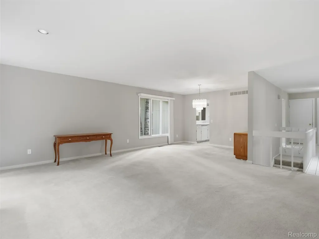 2281 Forest Glen West Bloomfield Charter Township MI 48324