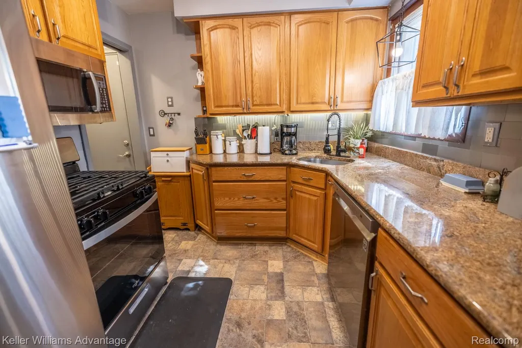 31731 Joy Road Westland City MI 48185