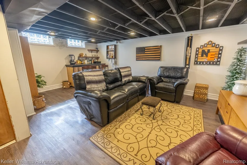 31731 Joy Road Westland City MI 48185