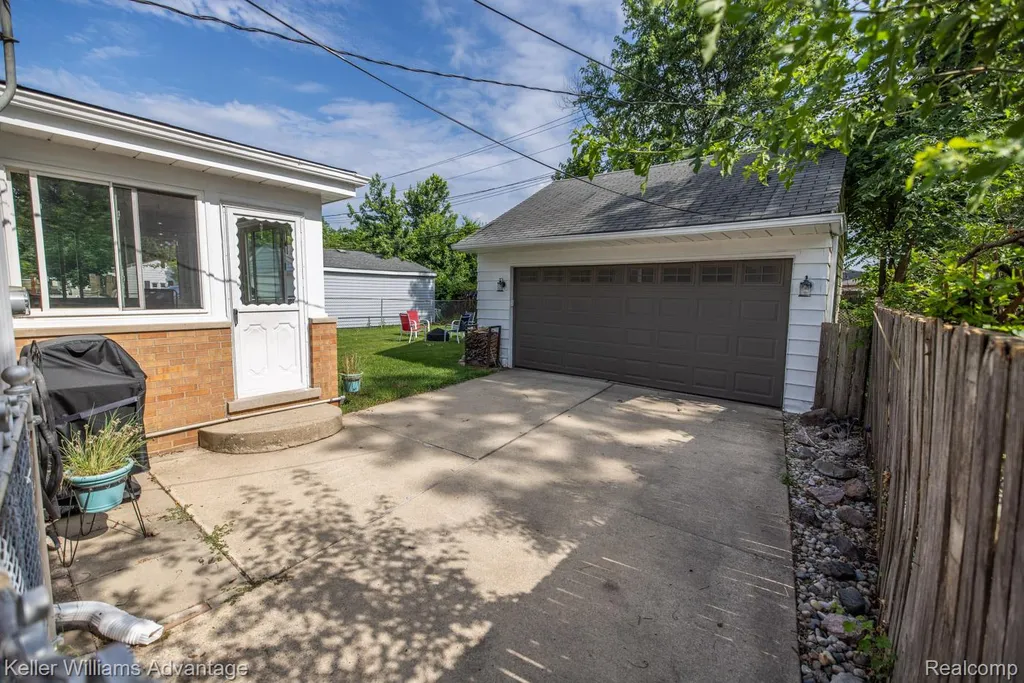31731 Joy Road Westland City MI 48185