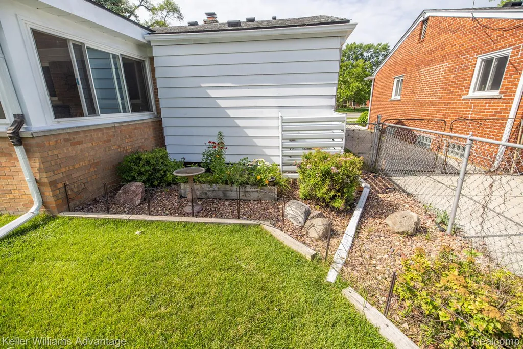 31731 Joy Road Westland City MI 48185
