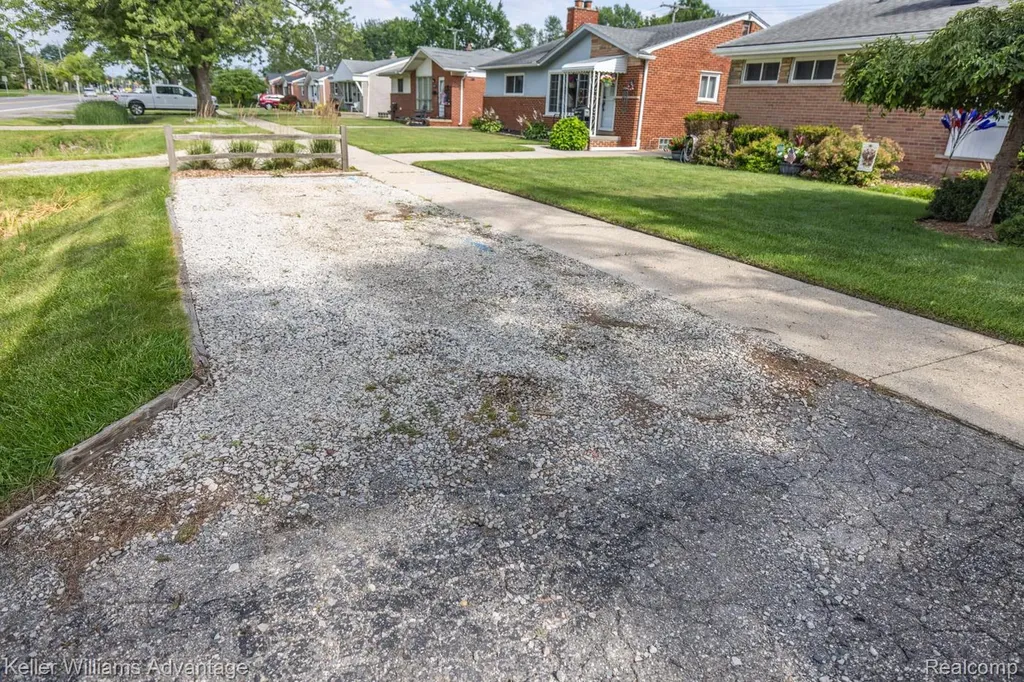 31731 Joy Road Westland City MI 48185