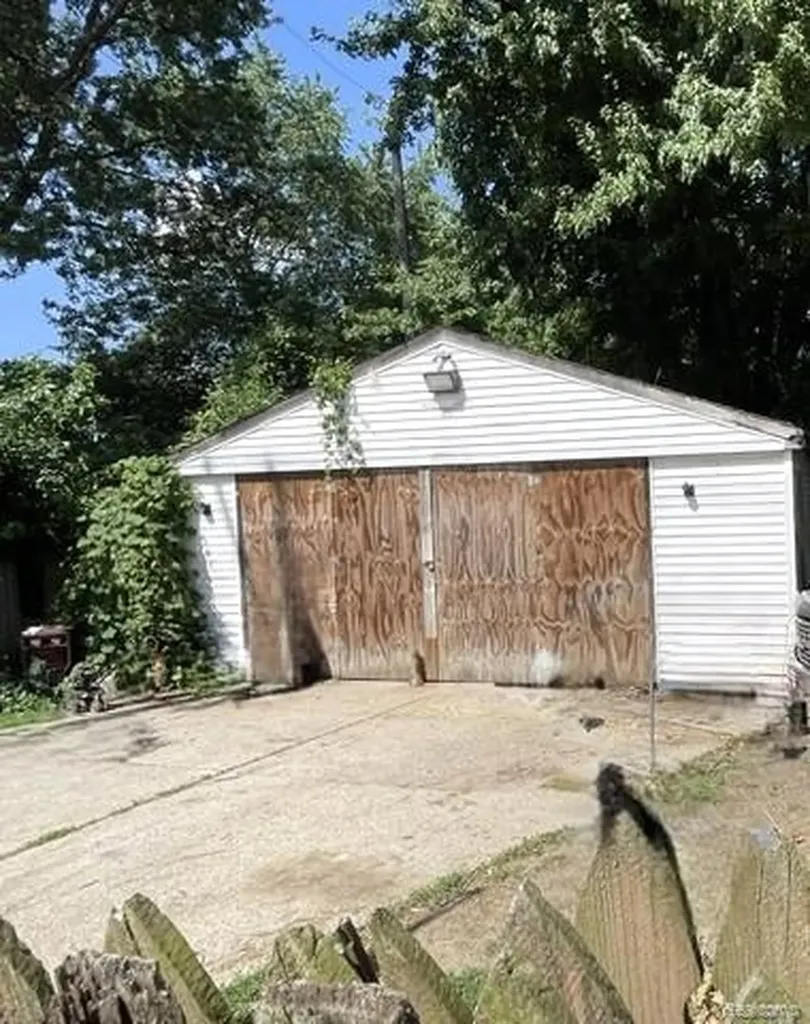 31415 Glen Street Westland City MI 48186