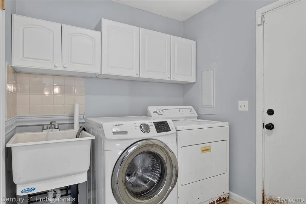 648 Newport Road Frenchtown Township MI 48117