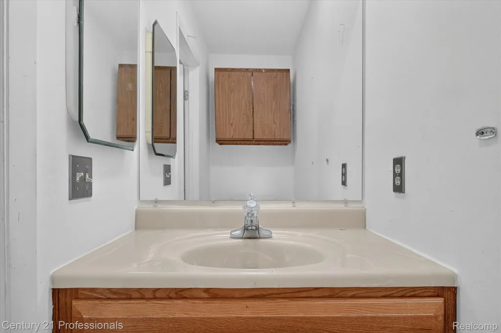 648 Newport Road Frenchtown Township MI 48117
