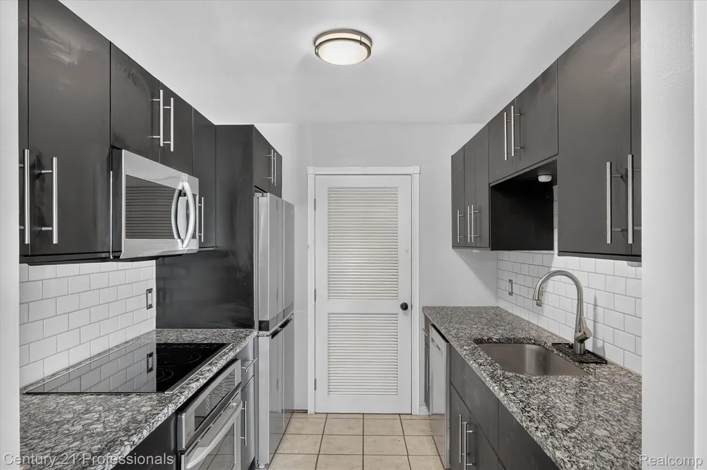 648 Newport Road Frenchtown Township MI 48117