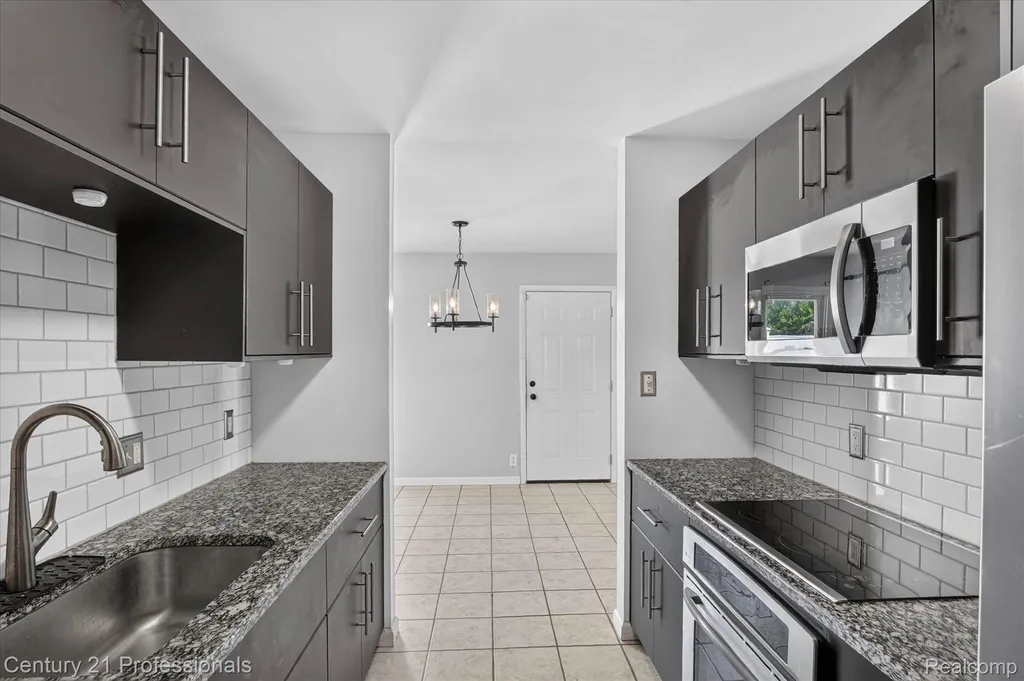648 Newport Road Frenchtown Township MI 48117