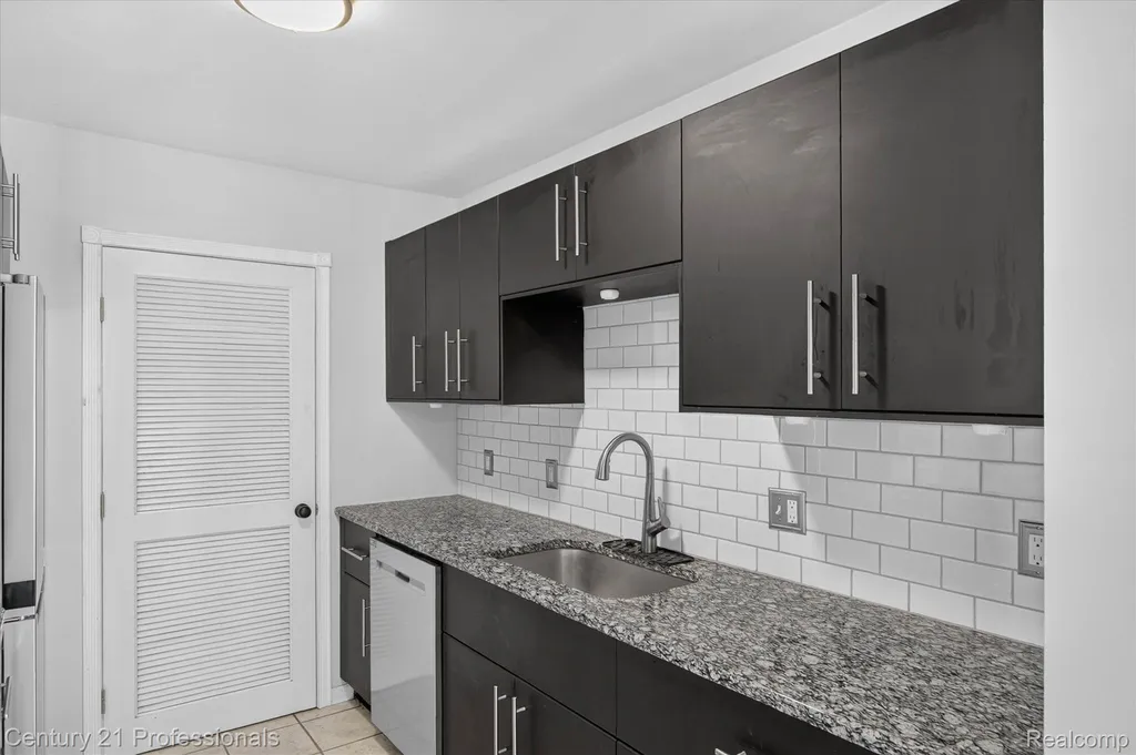 648 Newport Road Frenchtown Township MI 48117