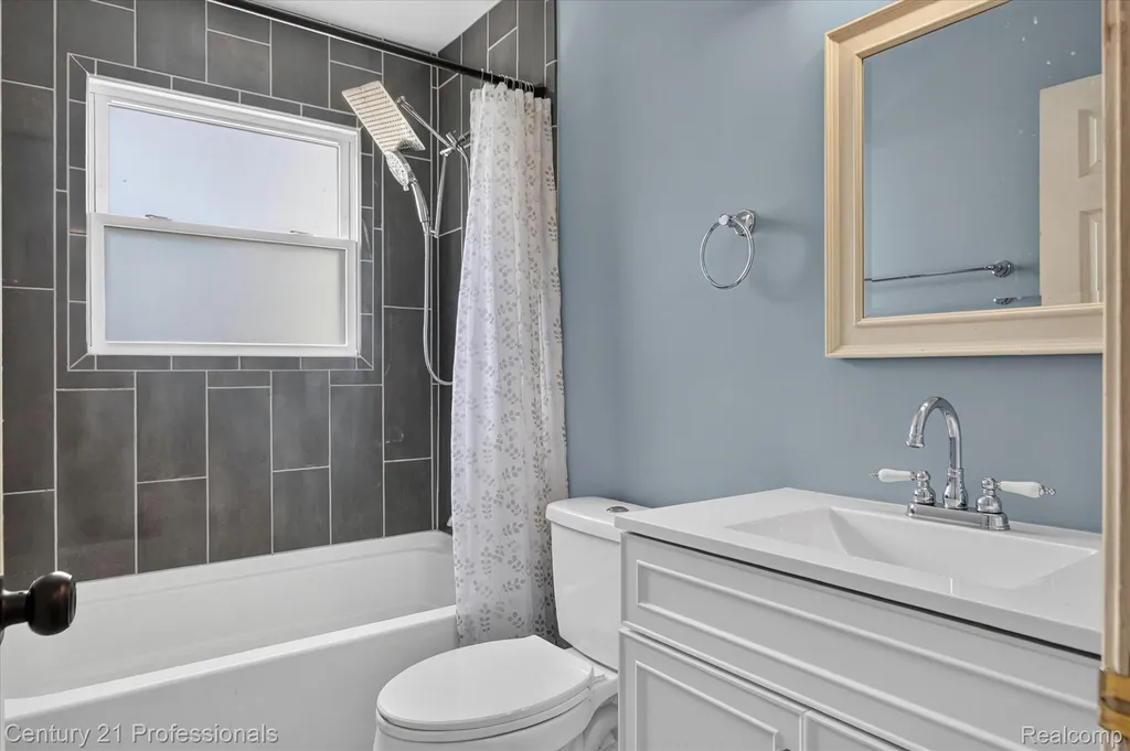 648 Newport Road Frenchtown Township MI 48117