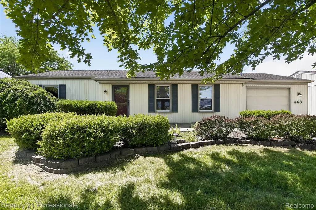 648 Newport Road Frenchtown Township MI 48117