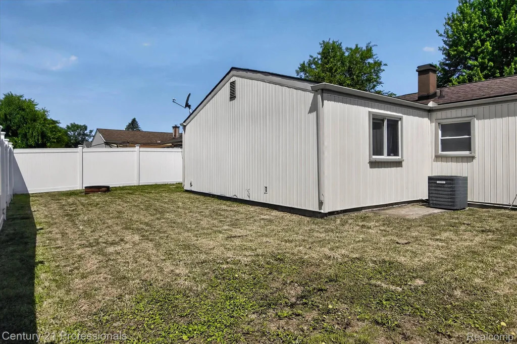 648 Newport Road Frenchtown Township MI 48117