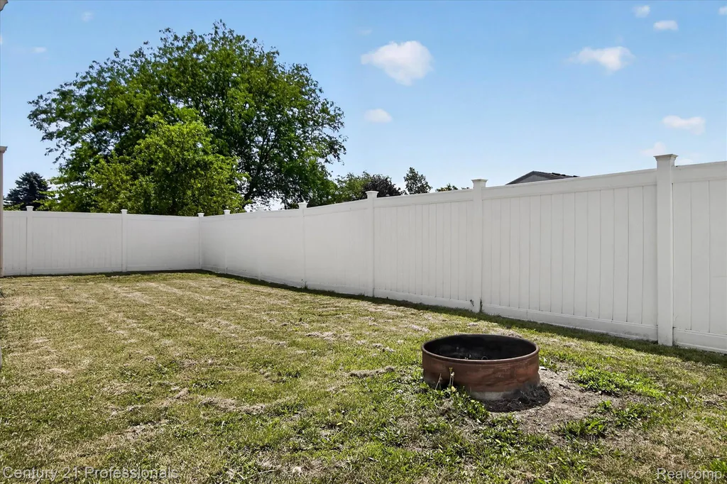 648 Newport Road Frenchtown Township MI 48117