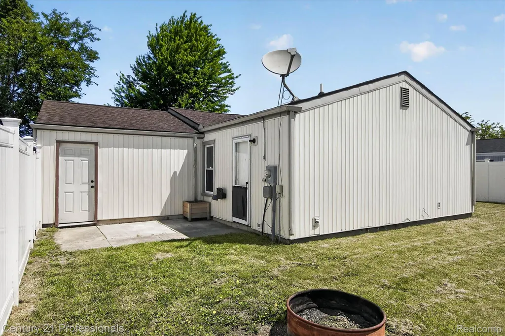 648 Newport Road Frenchtown Township MI 48117