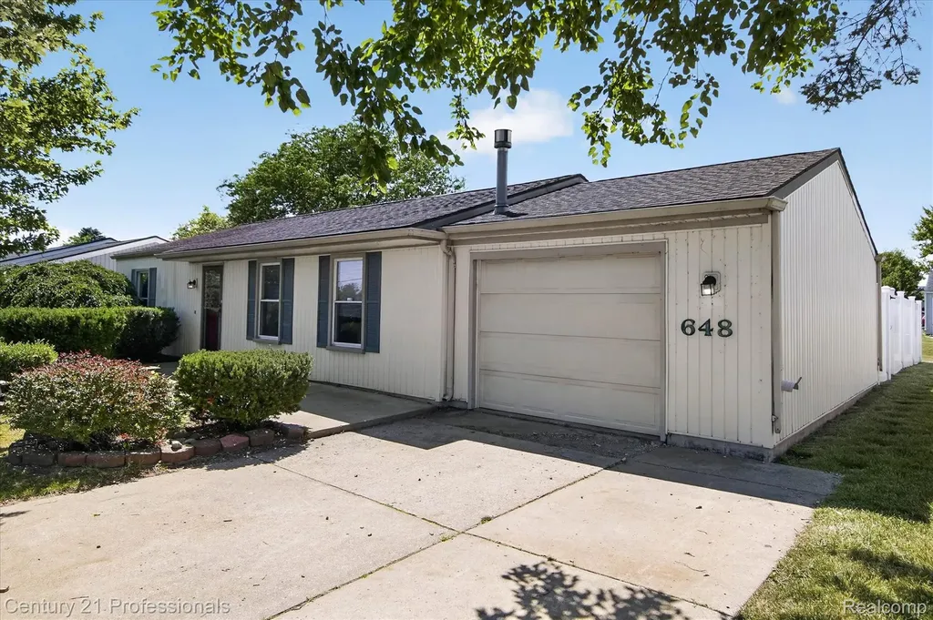 648 Newport Road Frenchtown Township MI 48117