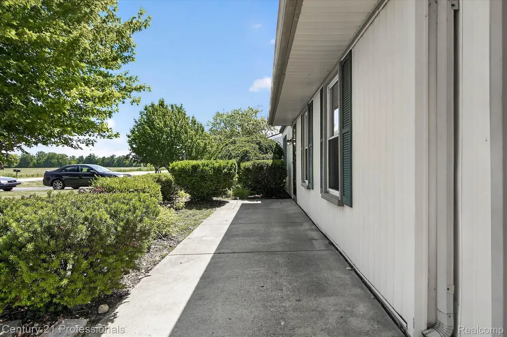 648 Newport Road Frenchtown Township MI 48117