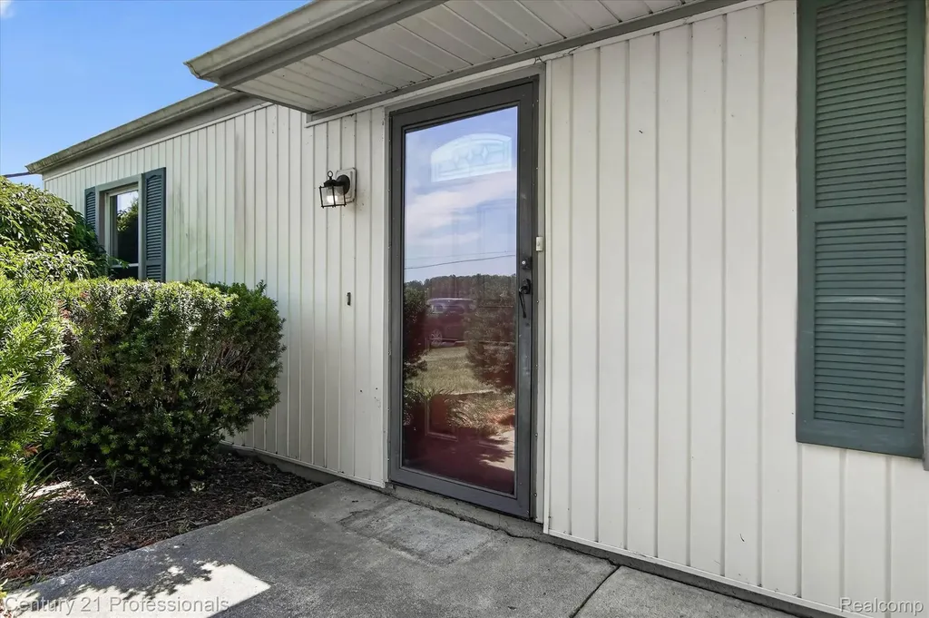 648 Newport Road Frenchtown Township MI 48117