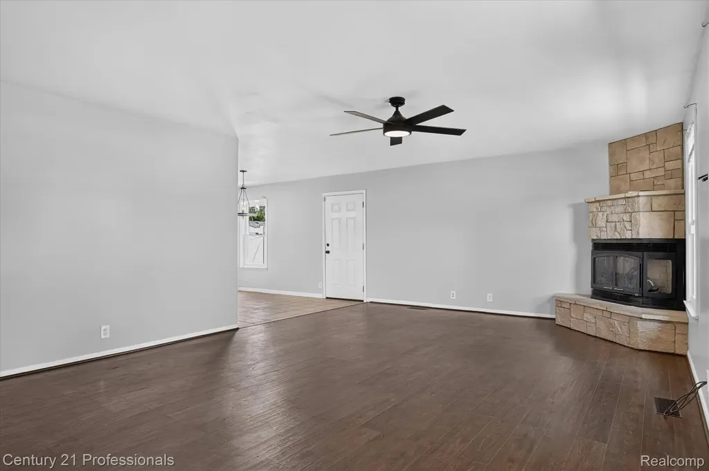 648 Newport Road Frenchtown Township MI 48117