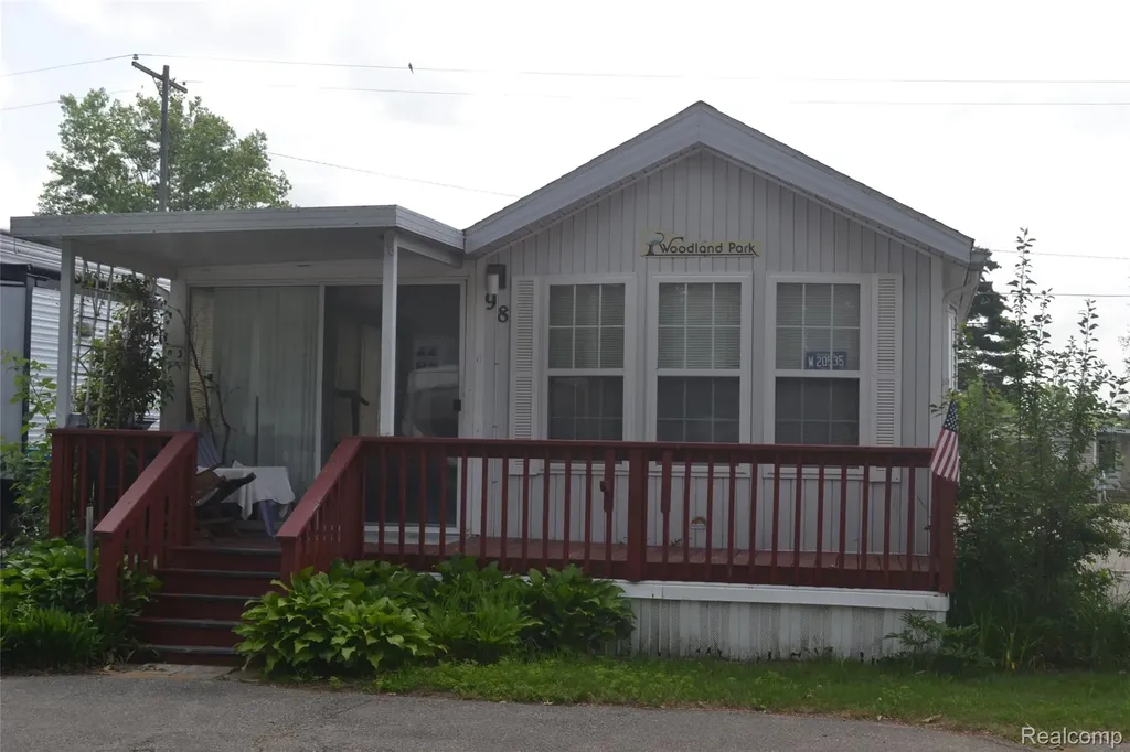 1140 S Ortonville Road Unit 98 Road Brandon Charter Township MI 48462