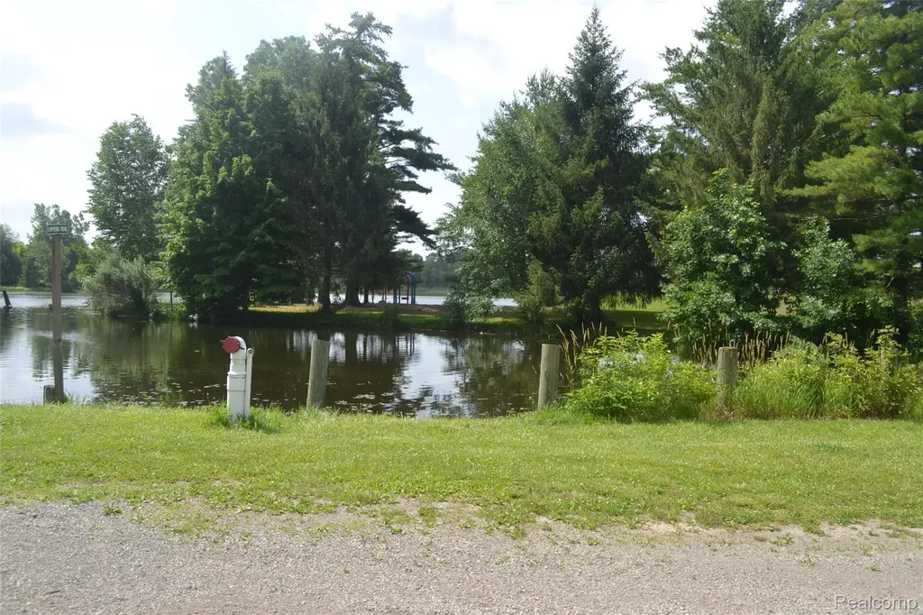 1140 S Ortonville Road Unit 98 Road Brandon Charter Township MI 48462