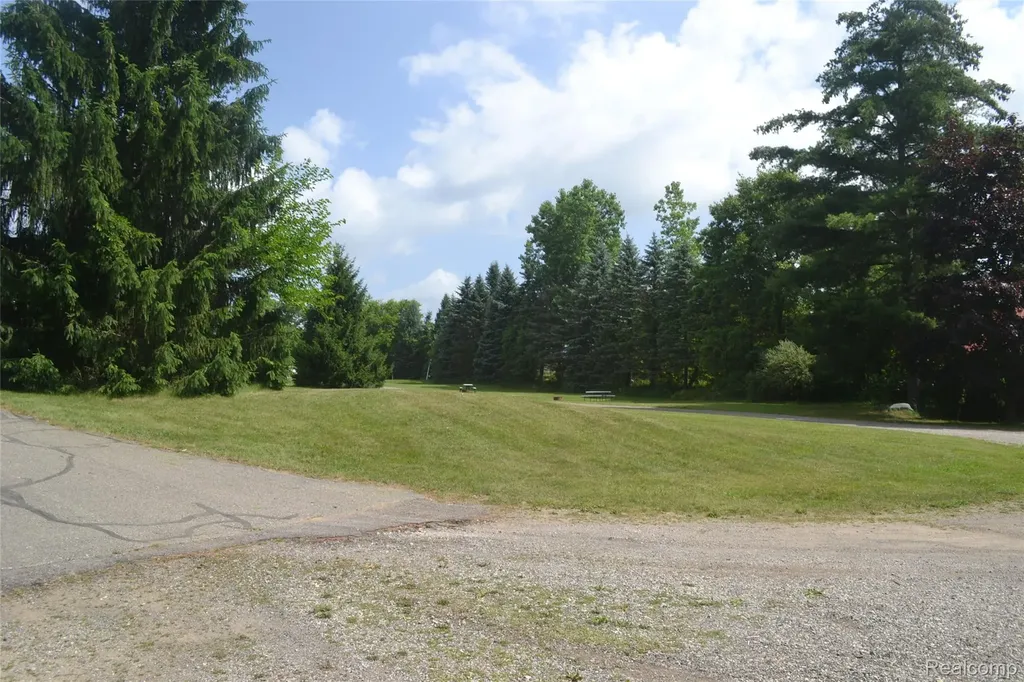 1140 S Ortonville Road Unit 98 Road Brandon Charter Township MI 48462