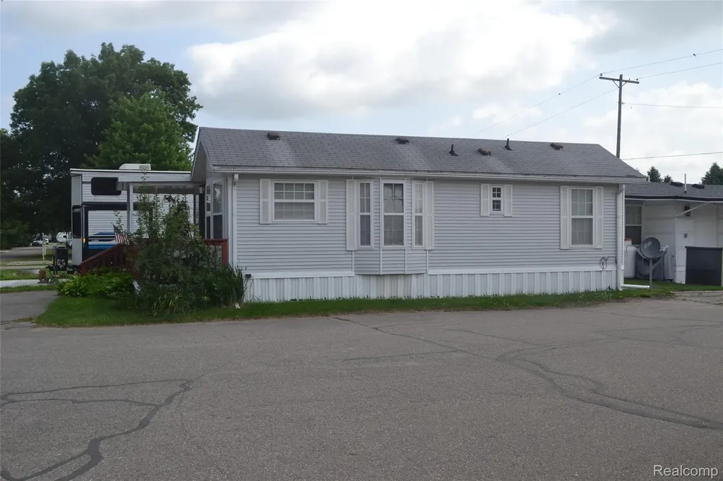1140 S Ortonville Road Unit 98 Road Brandon Charter Township MI 48462