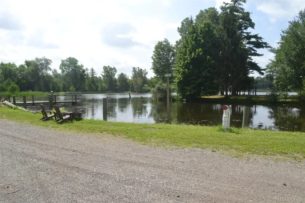 1140 S Ortonville Road Unit 98 Road Brandon Charter Township MI 48462