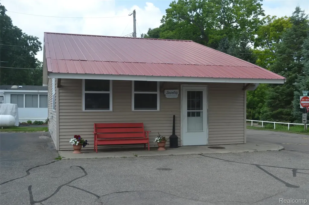1140 S Ortonville Road Unit 98 Road Brandon Charter Township MI 48462