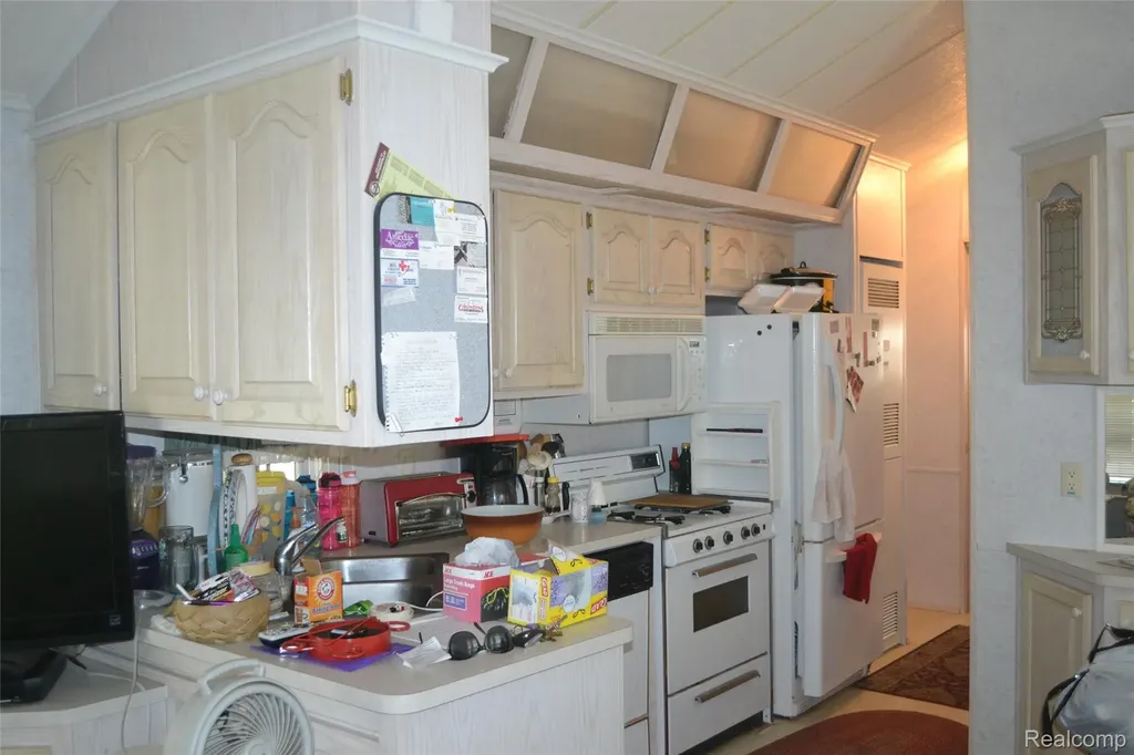 1140 S Ortonville Road Unit 98 Road Brandon Charter Township MI 48462
