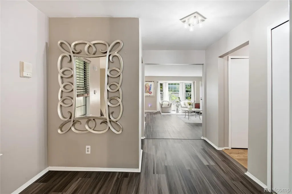 37091 Kirkshire Court Farmington Hills City MI 48331
