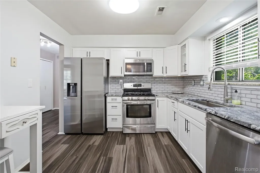 37091 Kirkshire Court Farmington Hills City MI 48331
