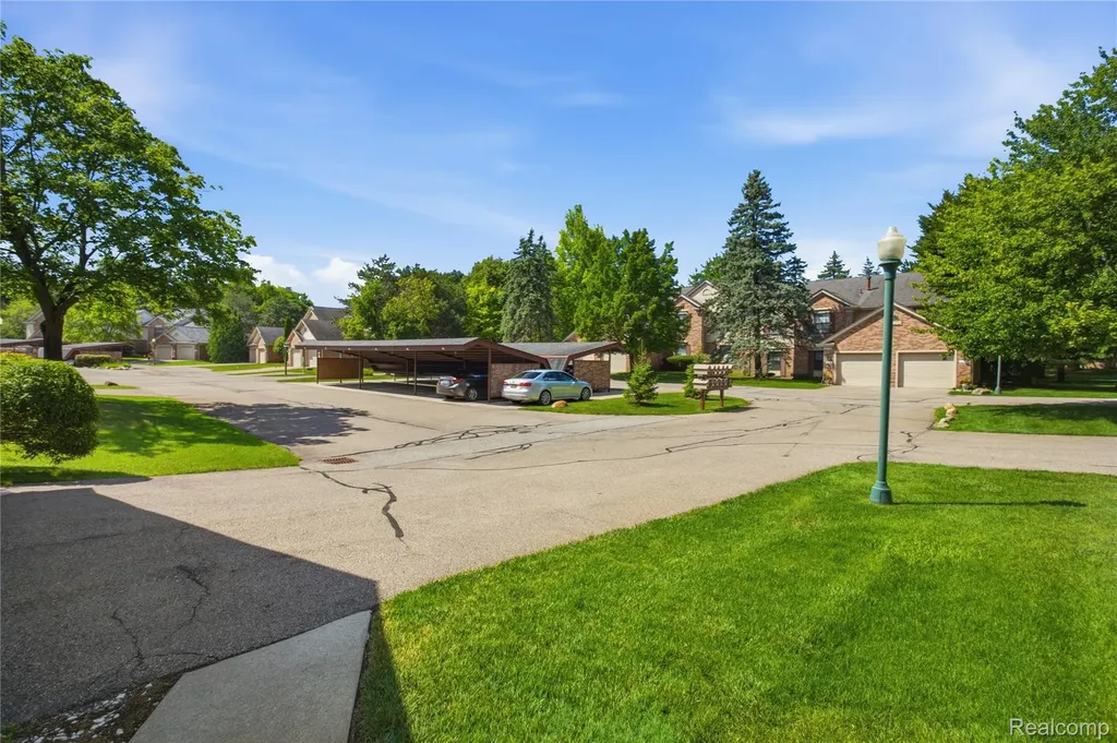 37091 Kirkshire Court Farmington Hills City MI 48331
