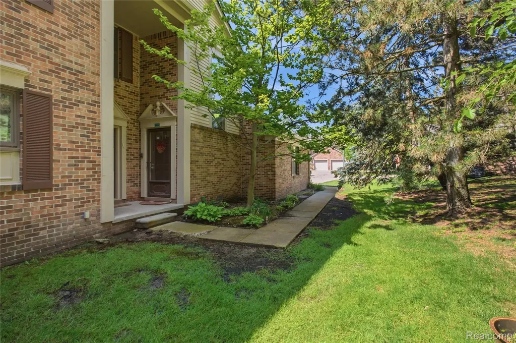 37091 Kirkshire Court Farmington Hills City MI 48331
