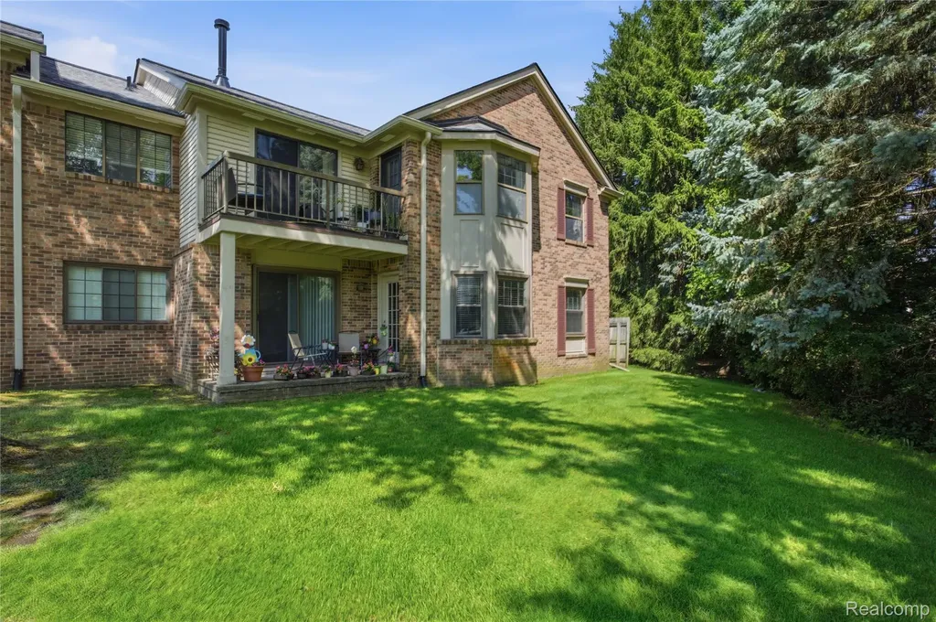 37091 Kirkshire Court Farmington Hills City MI 48331