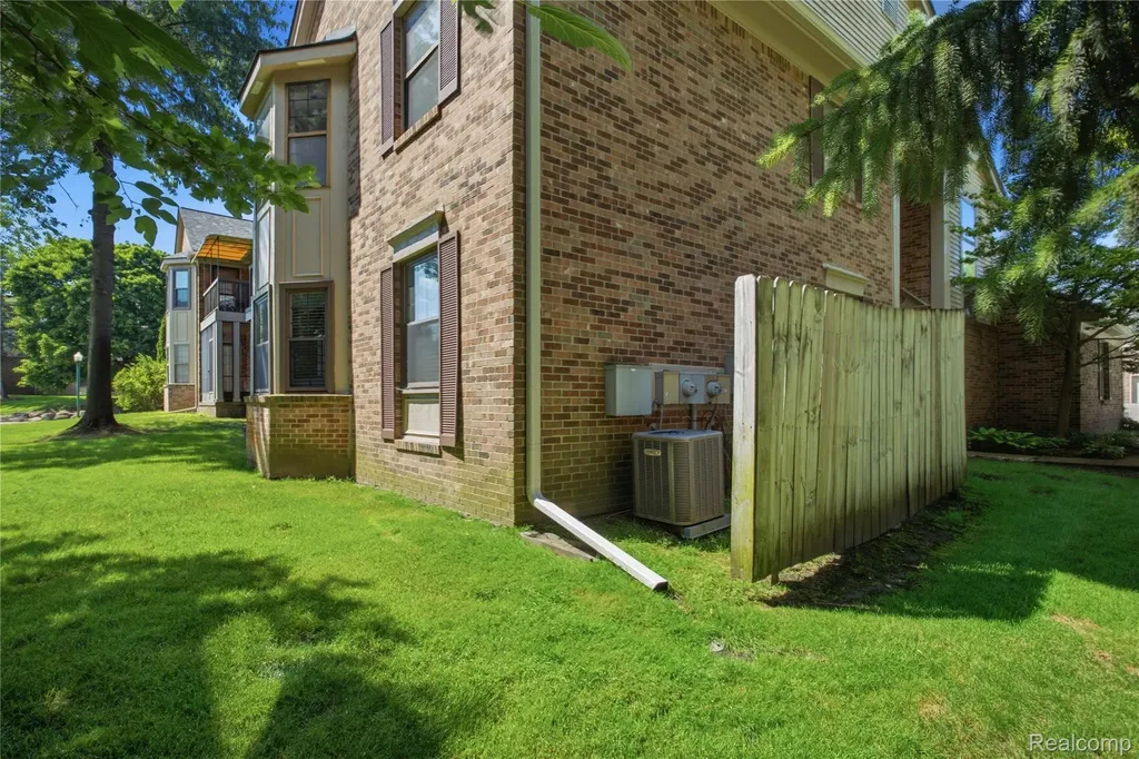 37091 Kirkshire Court Farmington Hills City MI 48331