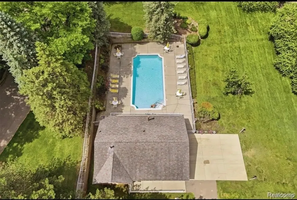 37091 Kirkshire Court Farmington Hills City MI 48331